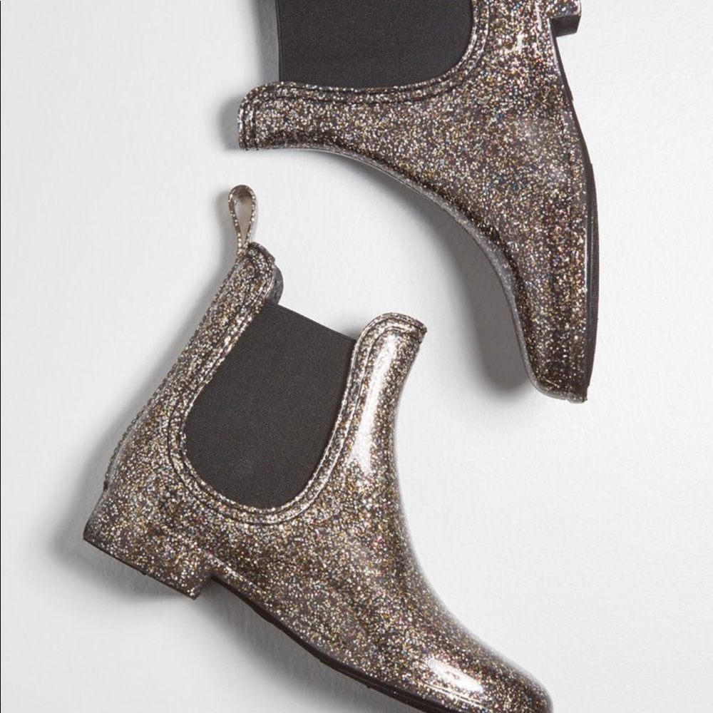 Report Sparkle Rainboots